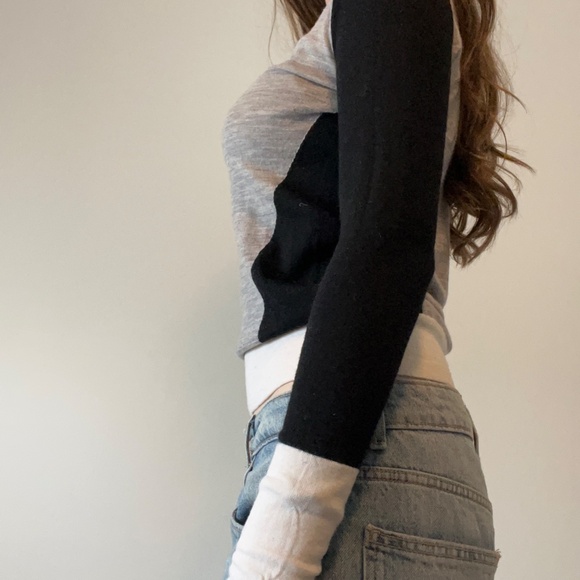 Club Monaco - Fitted V-Neck Sweater: Womens XS/TP 100% Wool Italian Yarn - Picture 3 of 4